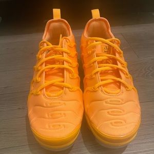 NIKE VAPOR MAX - Women Size 8